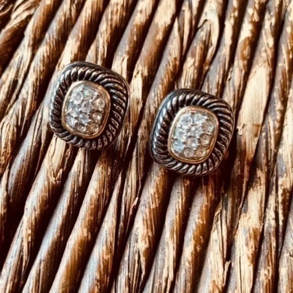 ✨✨ Classic Cushion Style w Rhinestone Post Earrings ✨ - Picture 5 of 5